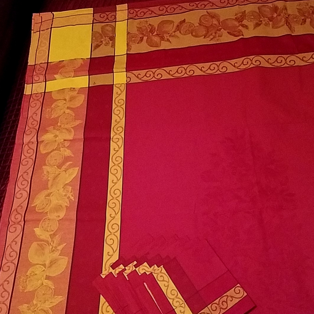 Tuscan tablecloth and napkins NWOT